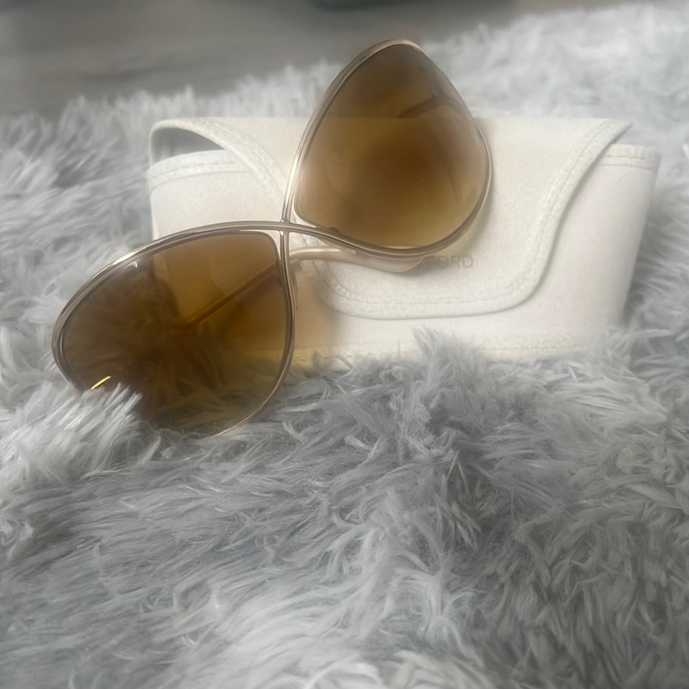 Like new Tom Ford sunglasses with case and dusting cloth.
